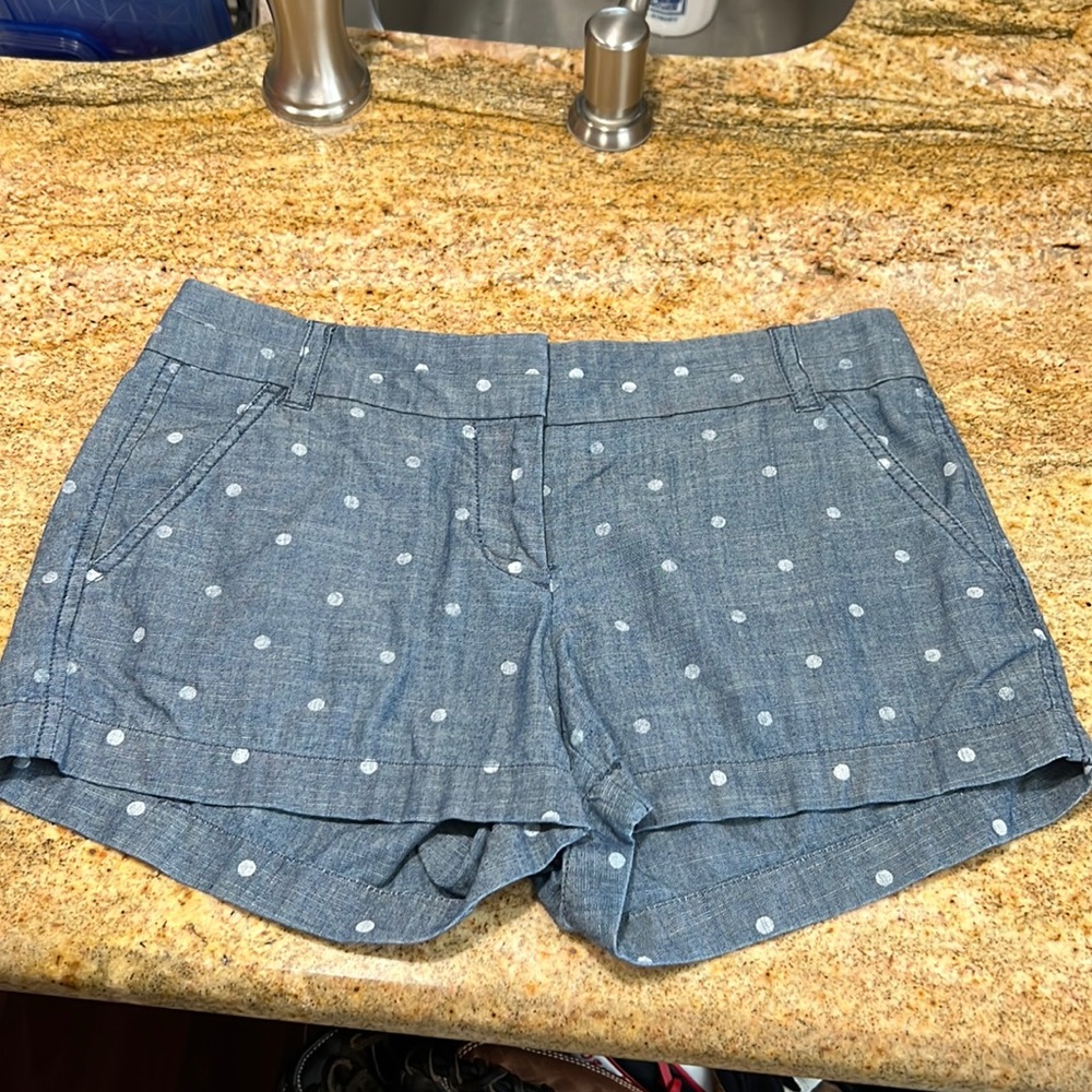 J. Crew size 2 Jean color blue with white dots on shorts. Good condition